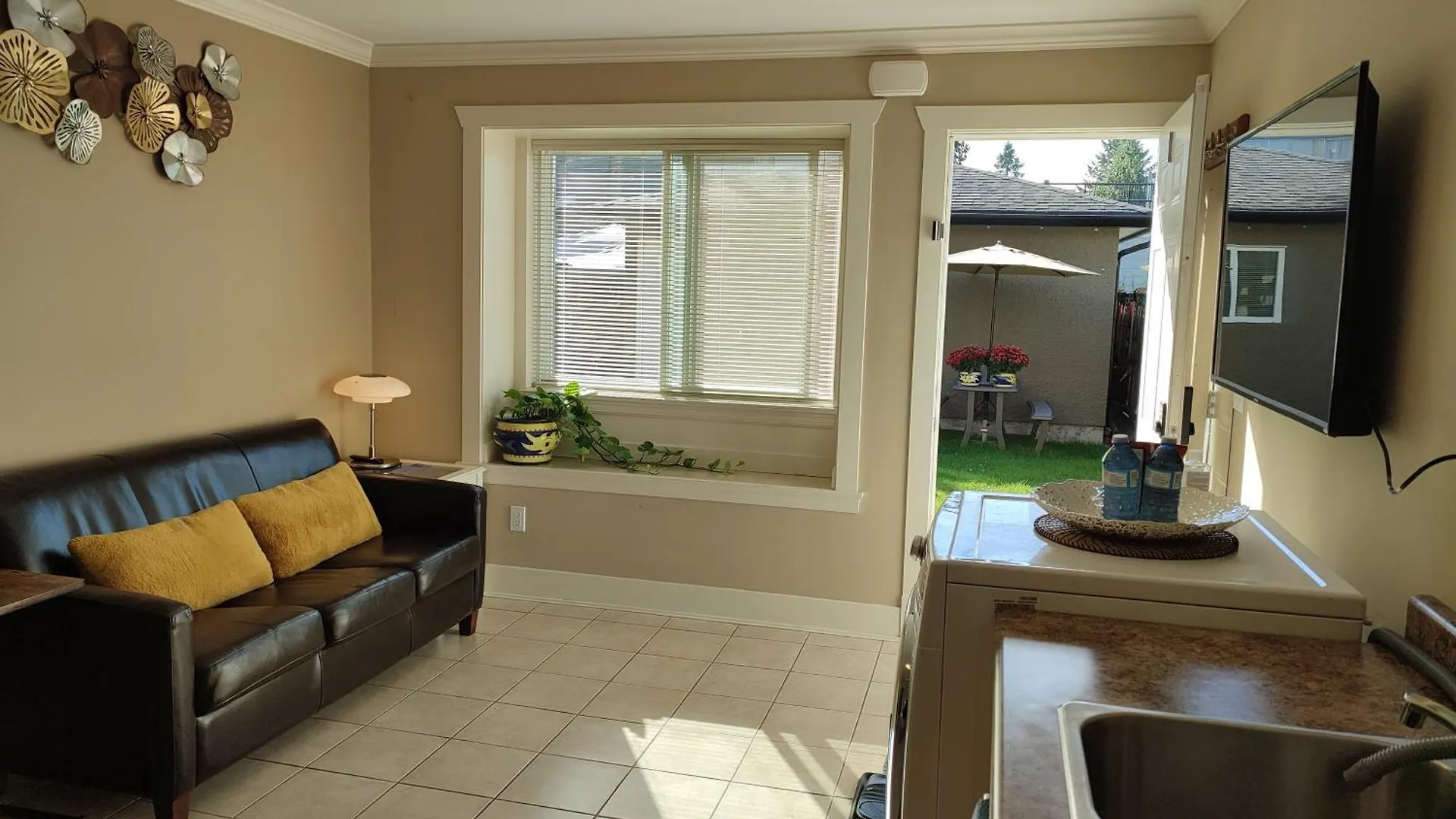 Gasthof Private Suite W King Bed, Ground Level, Naturally Bright Vancouver