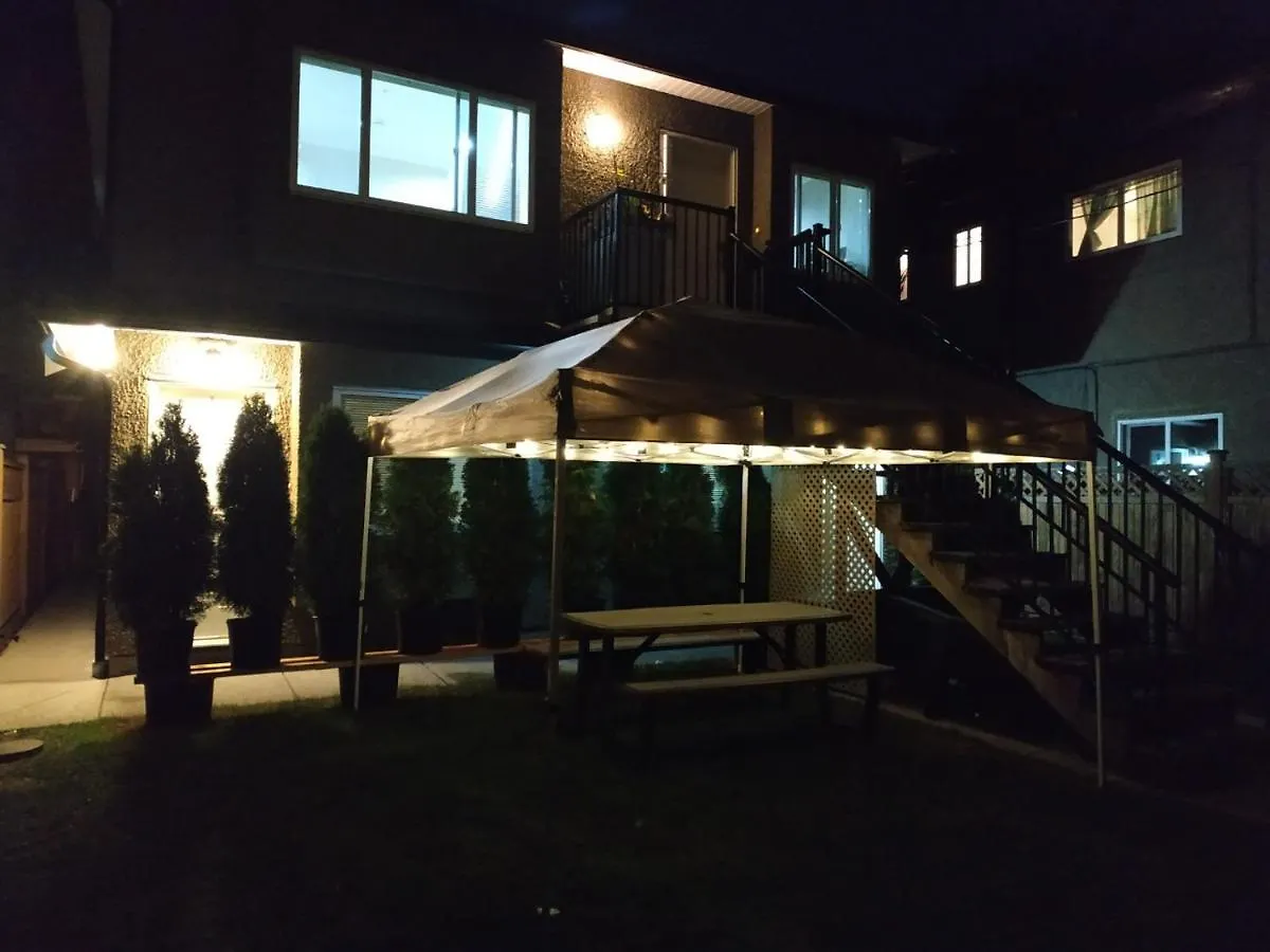 Maison d'hôtes Private Suite W King Bed, Ground Level, Naturally Bright Vancouver Canada