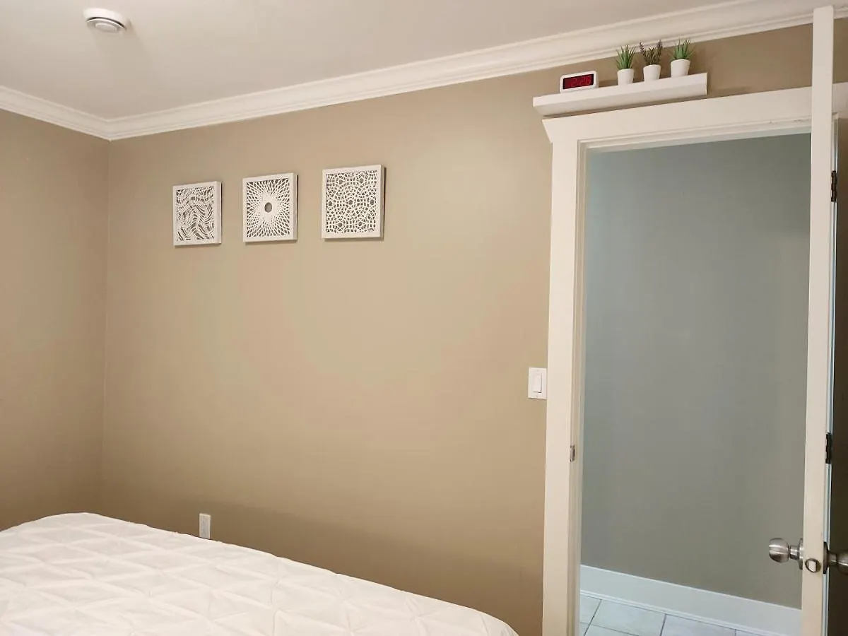 Private Suite W King Bed, Ground Level, Naturally Bright Vancouver 0*,  Kanada