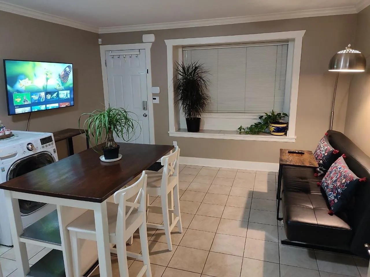 Private Suite W King Bed, Ground Level, Naturally Bright Vancouver 0*,  Kanada