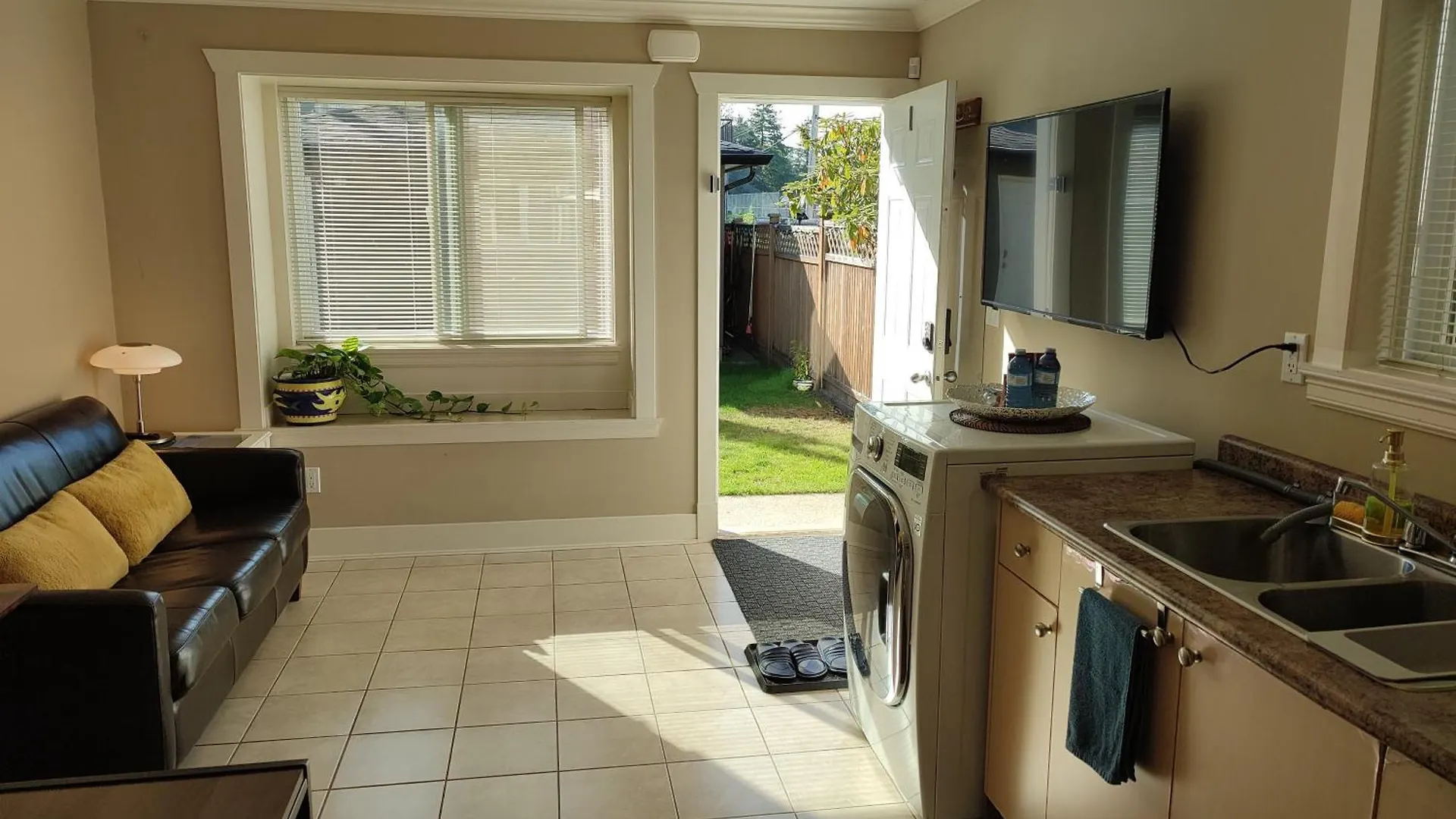 Private Suite W King Bed, Ground Level, Naturally Bright Vancouver
