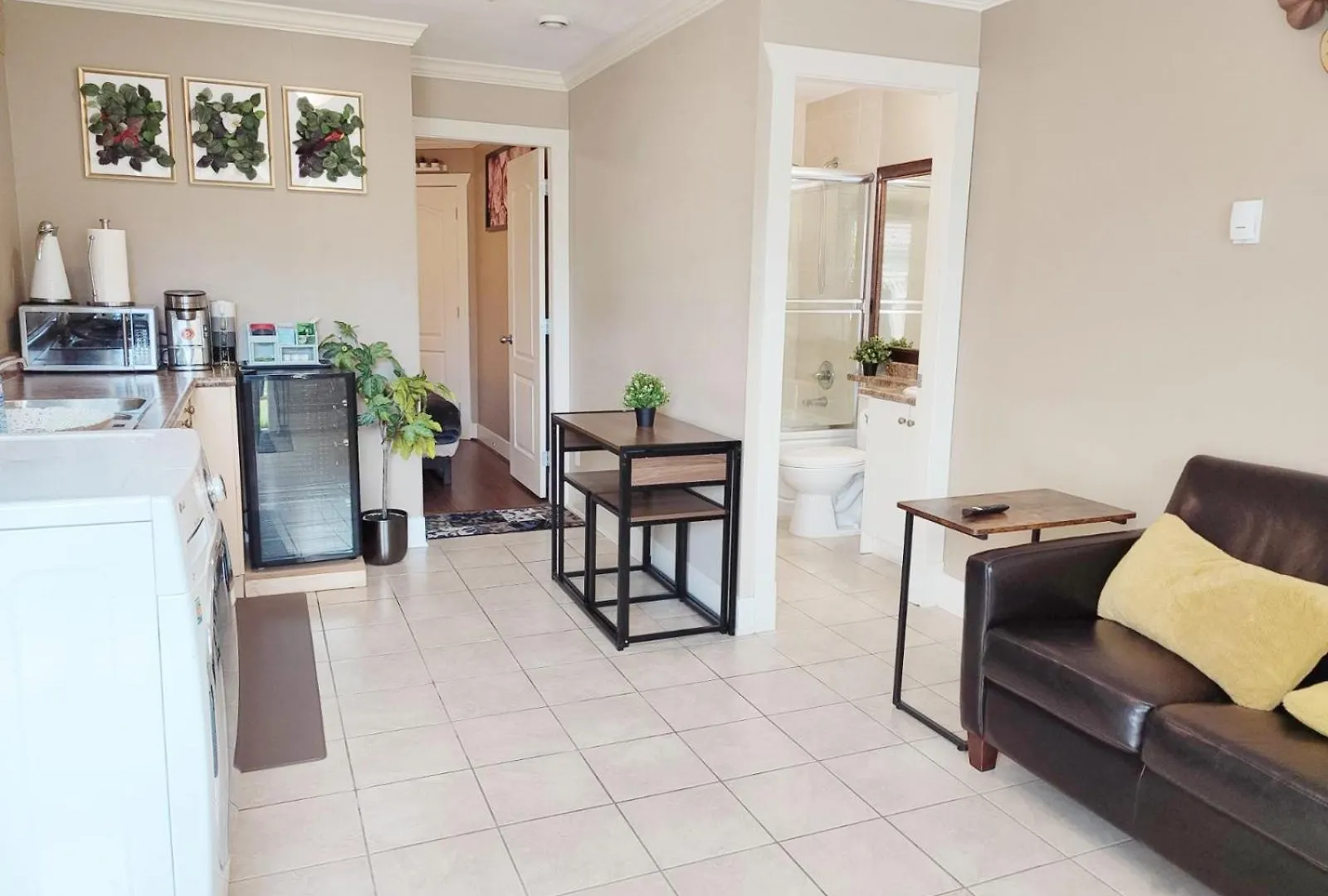 Gasthof Private Suite W King Bed, Ground Level, Naturally Bright Vancouver